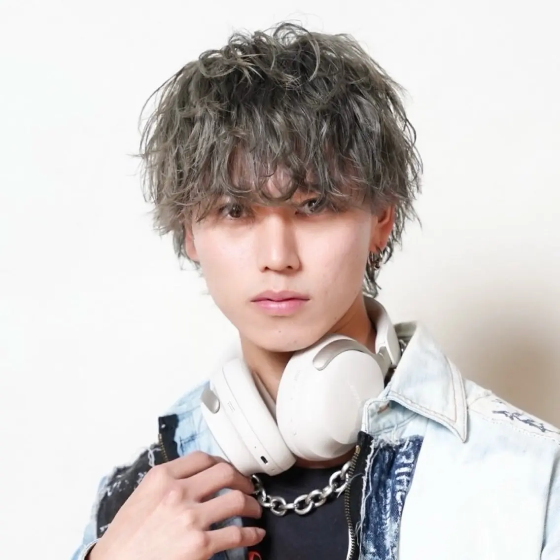 ショート カラー パーマ メンズ メンズハイトーン ハイトーンカラー カット ヘアカラー トリートメント 🔥メンズ極🔥韓国 シャドウ/波巻き柿崎のヘアスタイル