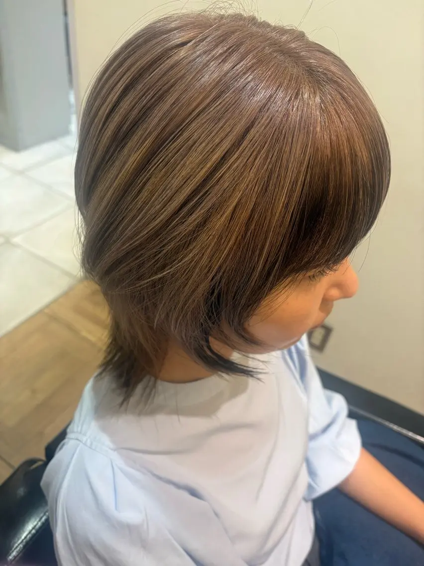 ショート カラー ブリーチ アートディレクター 尾内 友美のヘアスタイル