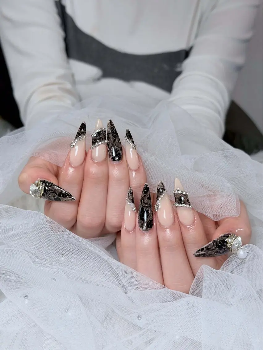ネイル チークネイル ドット フレンチネイル グラデーション ハート ハンドネイル Julli NailStudioのネイルデザイン