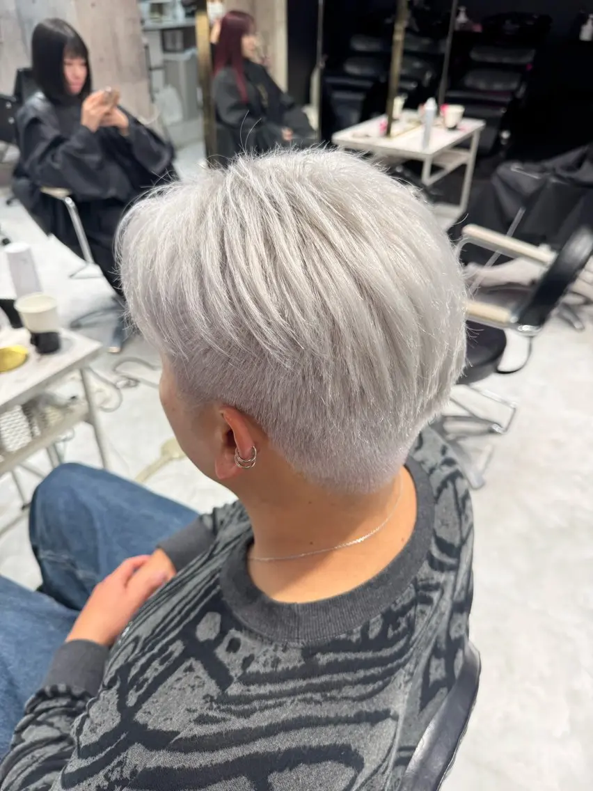 カラー メンズ メンズ毛流れパーマ ブリーチSHIONのヘアスタイル