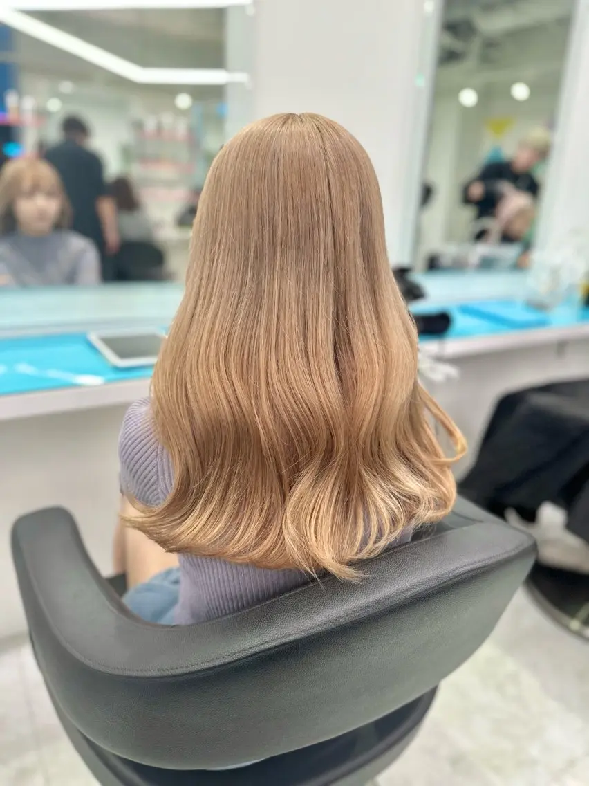 セミロング カラー ハイトーンカラー ♡ダブルカラー特化♡ miyuのヘアスタイル