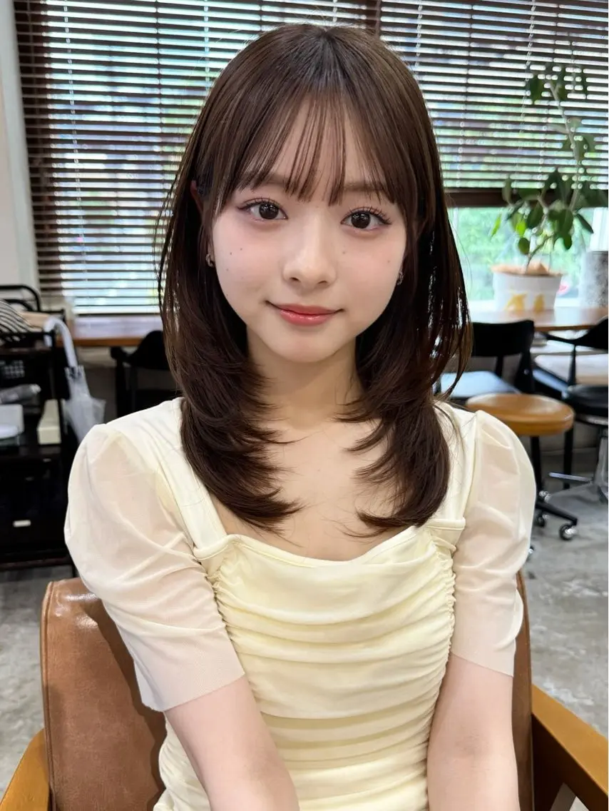 ミディアム 《期間限定無料》 ミディアムカット✂️のヘアスタイル