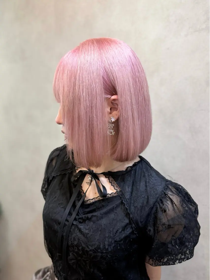 ショート ヘアカラー 丸谷 怜奈のヘアスタイル