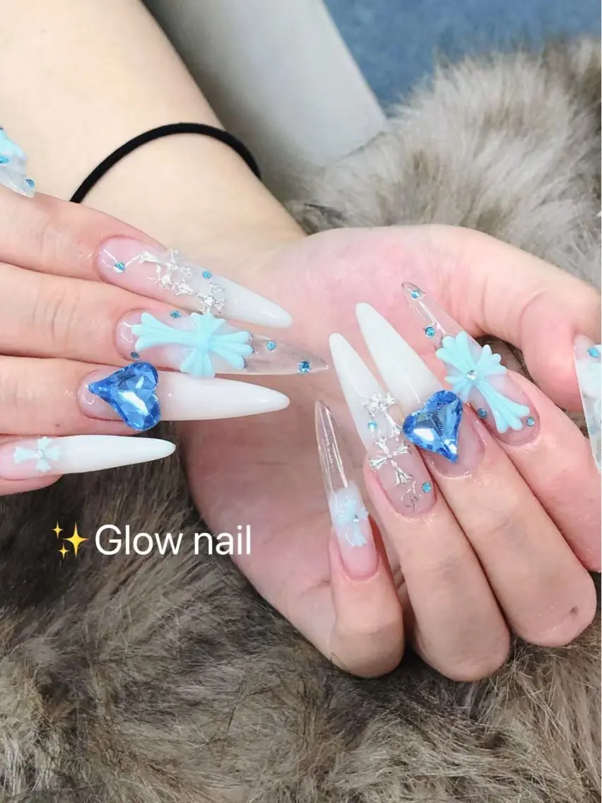 ネイル ハンドネイル Glow Minamiのネイルデザイン
