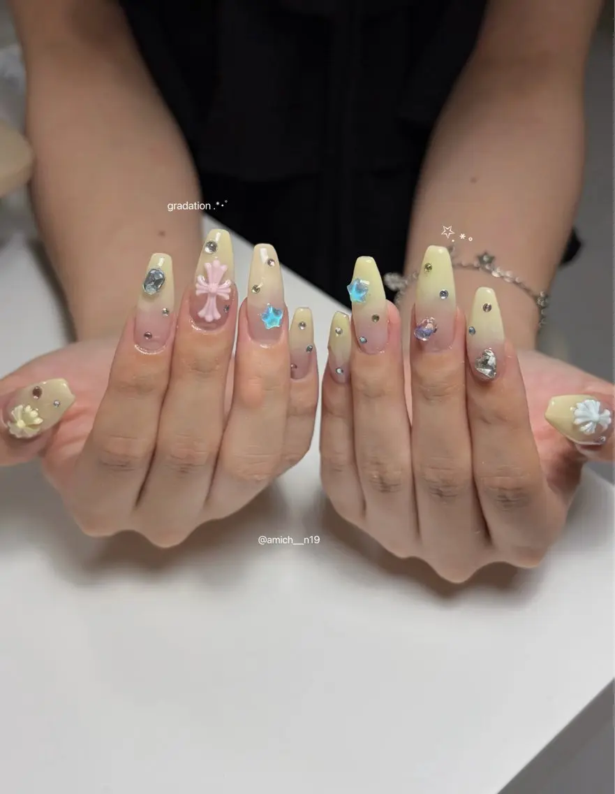 ネイル ハンドネイル ayumi ✩.*˚のネイルデザイン