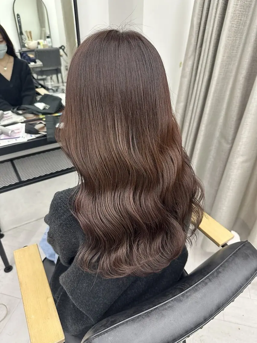 ロング ななみ.⋆𝜗𝜚 透明感カラー/まつパのマツエク・マツパデザイン