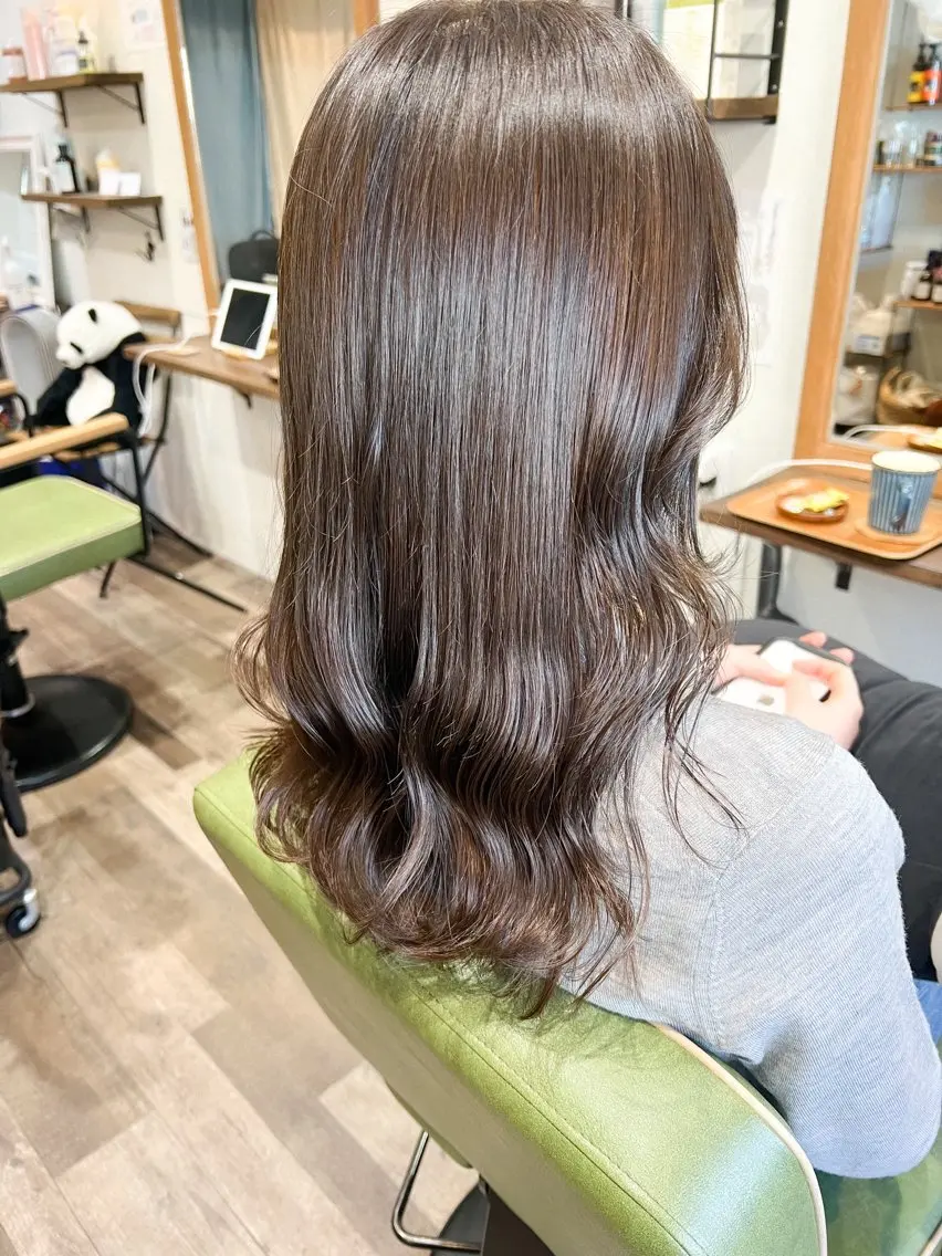 セミロング カラー ブリーチ グレージュ ブリーチなしカラー カラーパティシエ facce🌼ikoのヘアスタイル