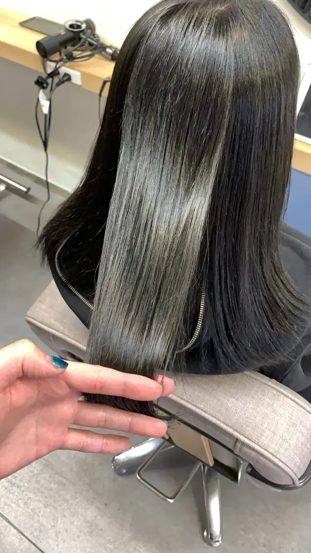 【❄️寒色系🔹】ブリーチ無しダブルカラー+トリートメントの写真