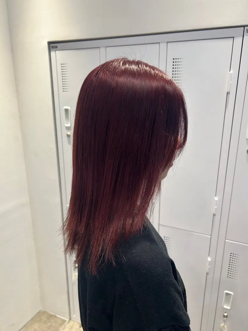 ミディアム カラー カシス レッドカラー 青山 里帆のヘアスタイル