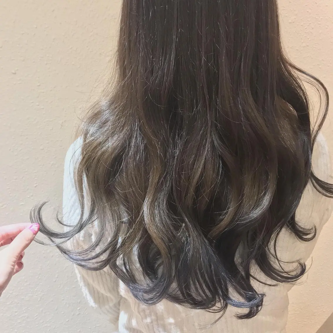 ロング カラー ブリーチ ブルーカラー 透明感カラー グラデーションカラー パープルカラー 山本 舞のヘアスタイル