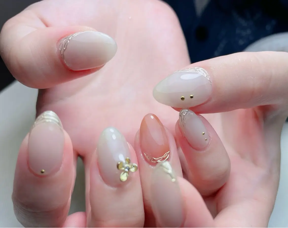 ネイル アートネイル 長さ出し フレンチネイル ジェルネイル ガーリー 中野駅から2分 MEO NAILのネイルデザイン