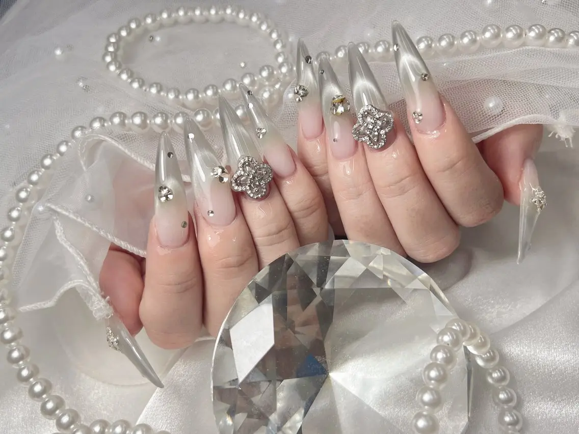 ネイル フレンチネイル マグネットネイル マグネットフレンチ ハンドネイル bijou nails 蓮のネイルデザイン