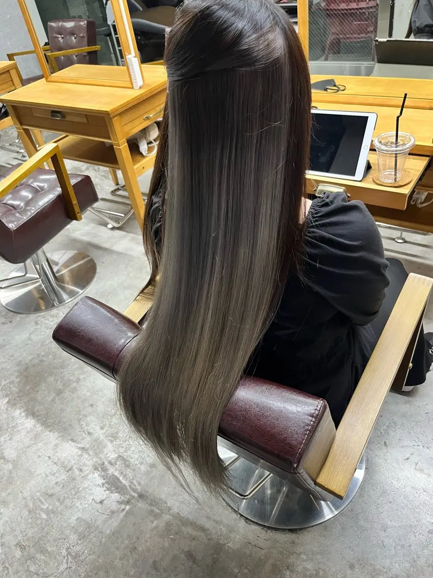 カラー インナーカラー 秋山 美奈のヘアスタイル