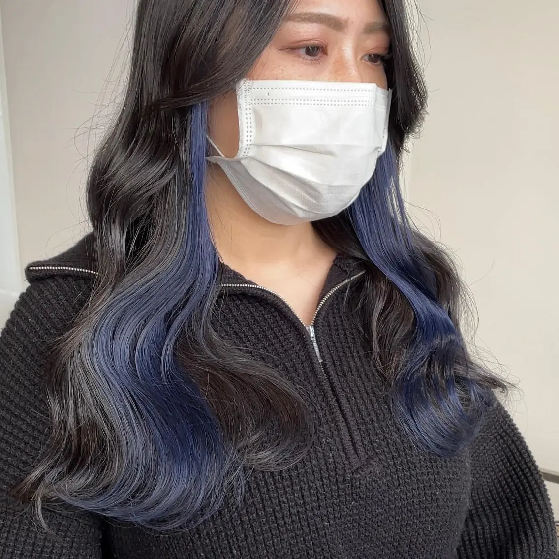 セミロング ハイトーンイヤ リングカラー清水隆央のヘアスタイル