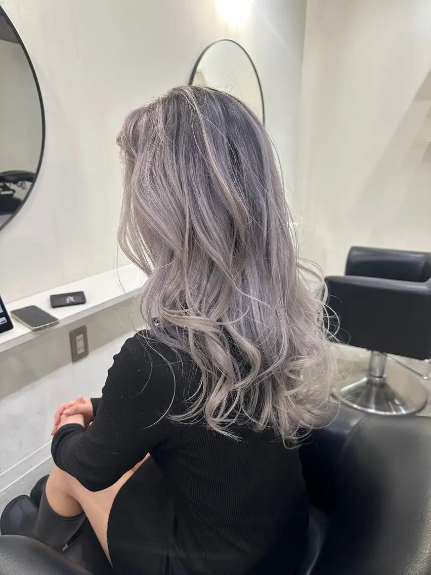 ロング ブリーチカラー yuraraのヘアスタイル