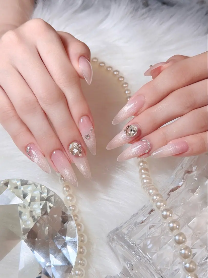 ネイル オーロラネイル クリアネイル 成人式 フラッシュネイル ジェルネイル ハンドネイル Amee Nail Salonのネイルデザイン