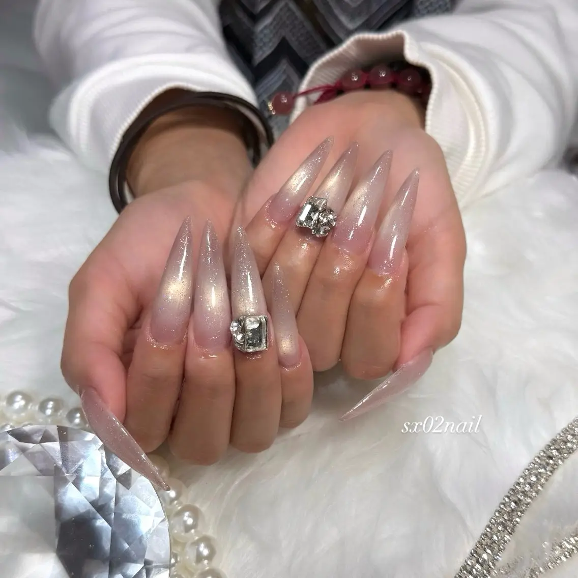 ネイル ハンドネイル 𝑆𝐸𝑅𝐴♡ 大人ギャル ワンホンのネイルデザイン
