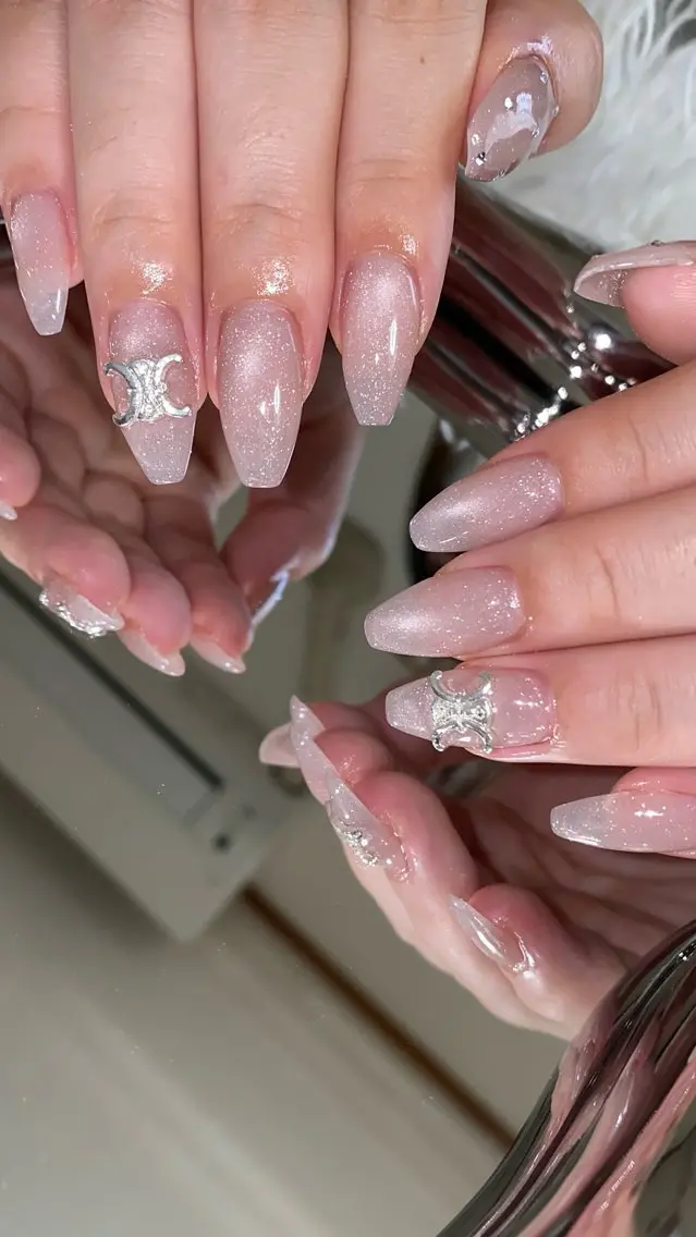 ネイル ハンドネイル n o q r m. n a c h iのネイルデザイン