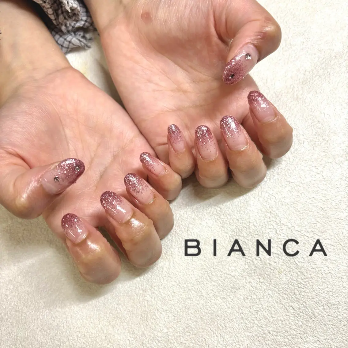 ネイル アートネイル グラデーション ラメ(グリッター) ピンク ハンドネイル Bianca 長津田　松原･*°☆のネイルデザイン