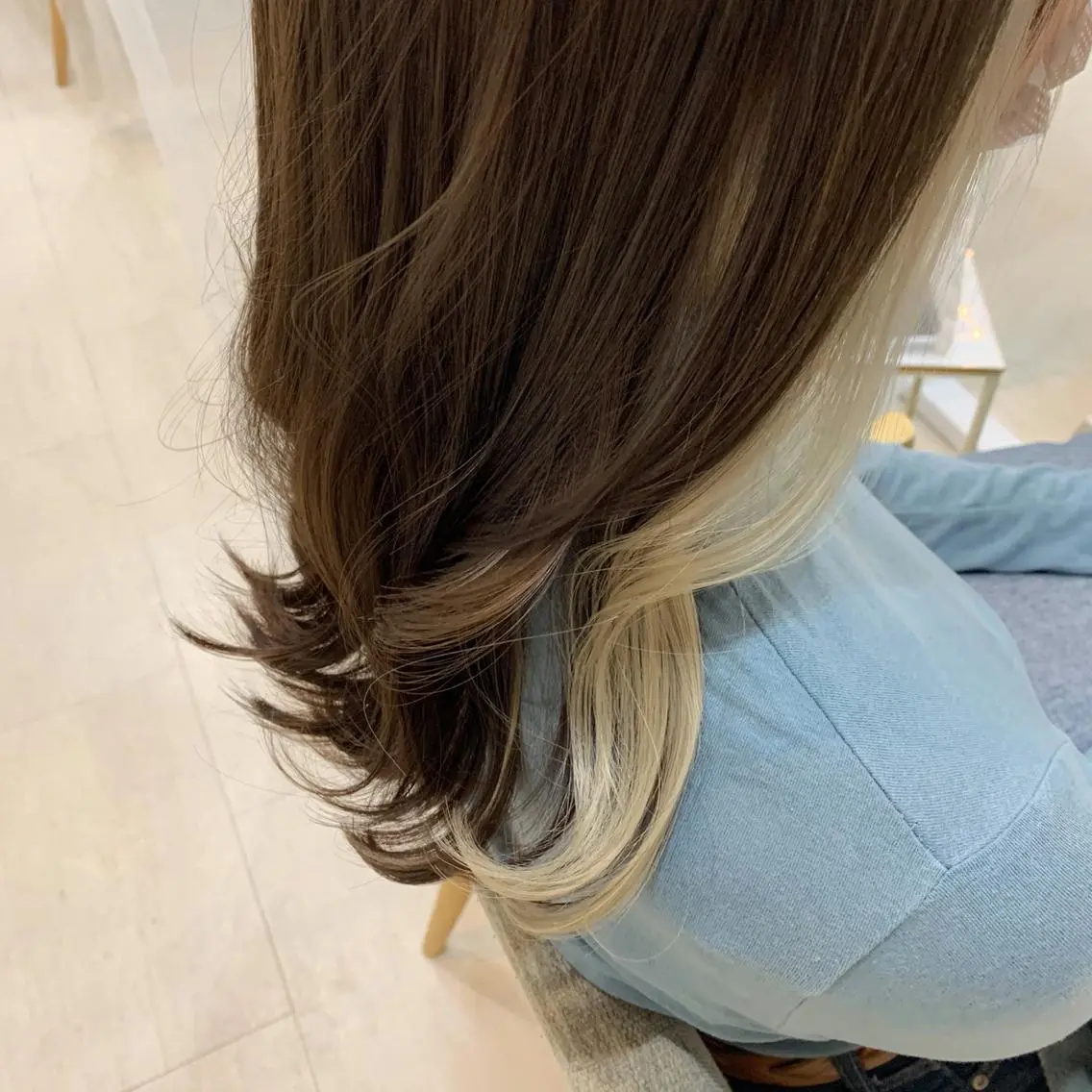 ロング カラー ヘアアレンジ ミストバング ブリーチ フェイスフレーミング インナーカラー シルバー takebuchi harukaのヘアスタイル