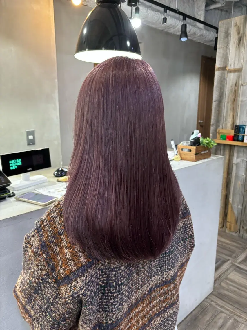 セミロング カラー ブリーチ グレージュ ピンクカラー 村本 優依のヘアスタイル