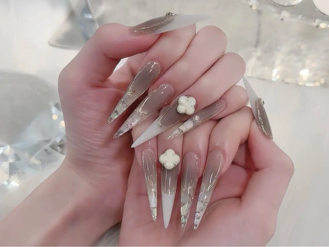 ネイル オーロラネイル チークネイル 桜ネイル クリアネイル ドット ハンドネイル Rin Nail Shinokuboのネイルデザイン