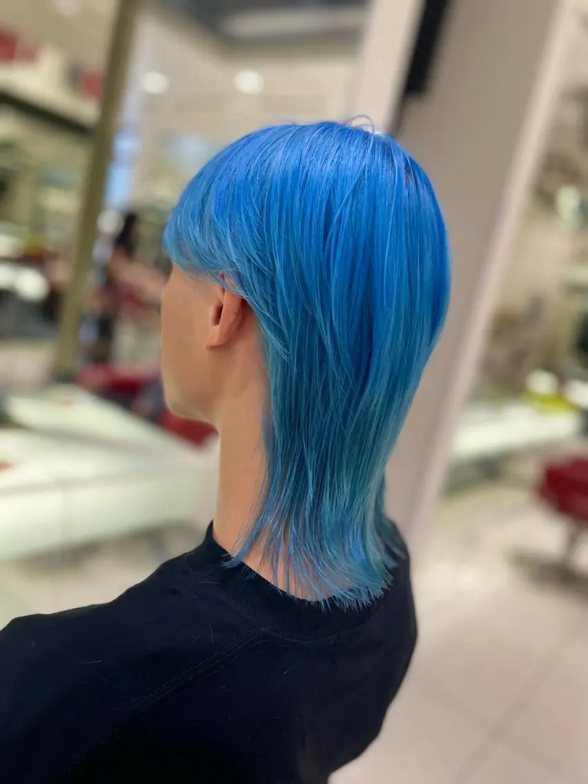 カラー メンズ メンズブリーチ メンズ韓国風 メンズウルフカット ブリーチ ブルーカラー ヘアカラー NYNY南草津店 桂嵩太のヘアスタイル
