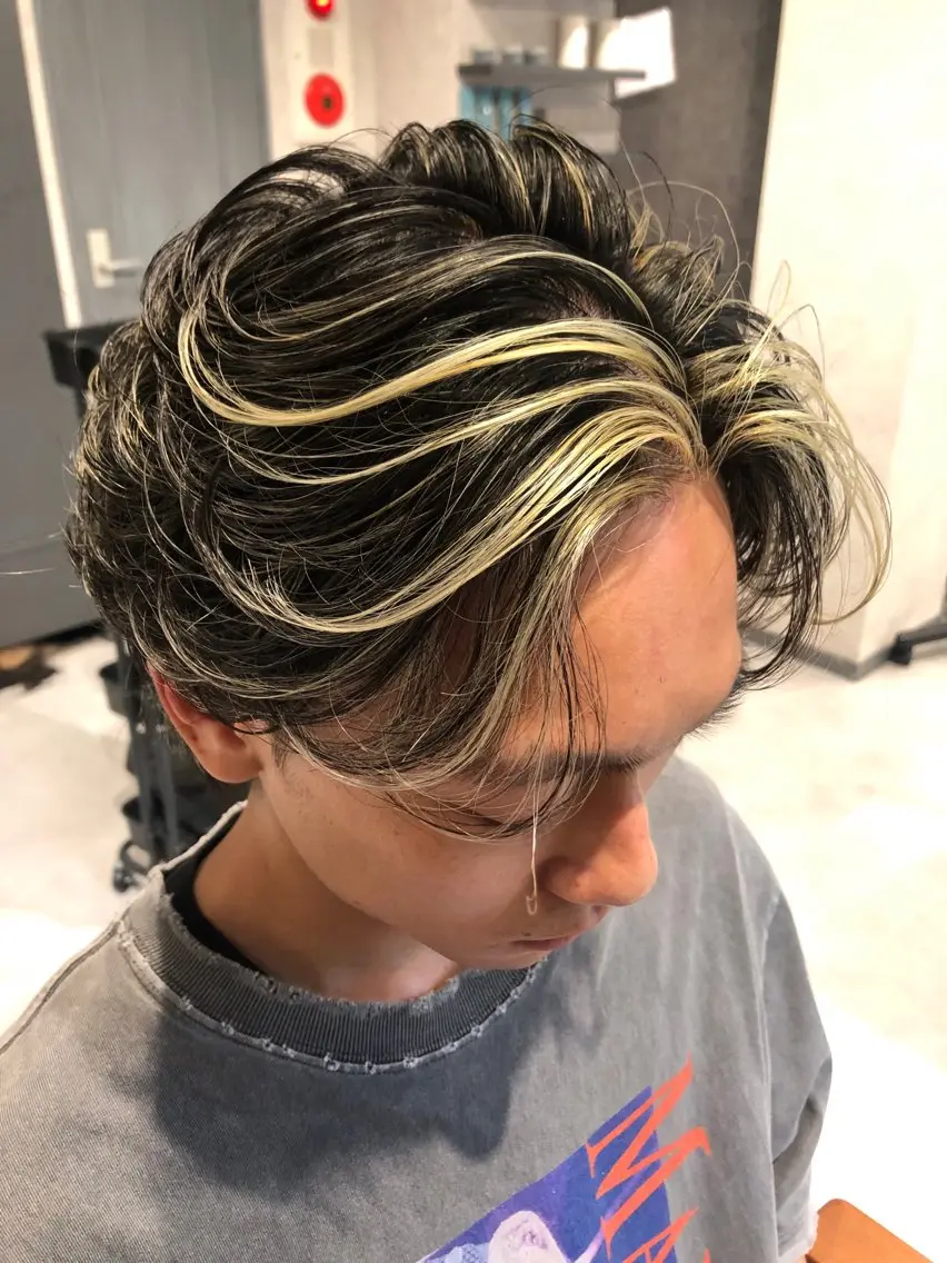 《✂︎流行りのメンズメッシュ・ハイライト✂︎》カット+ハイライトカラーの写真