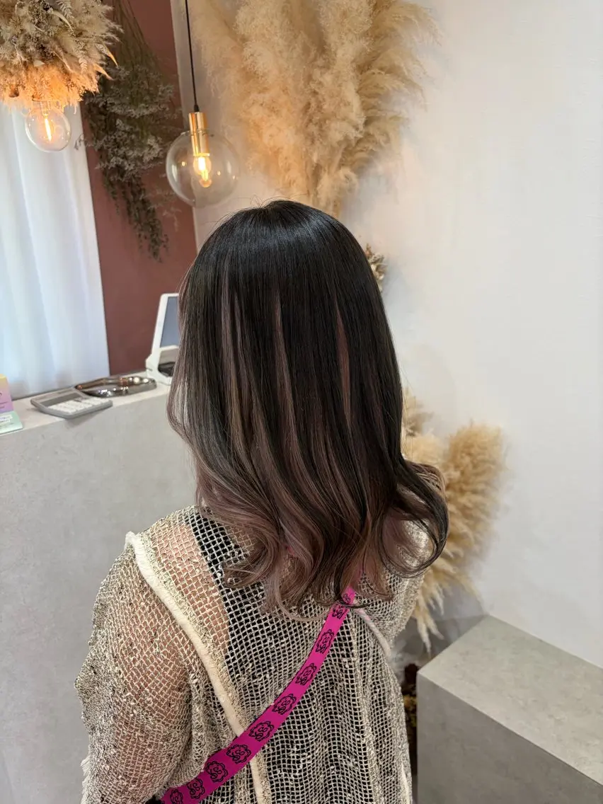 セミロング カラー ヘアカラー yuumi 👱🏻‍♀️のヘアスタイル