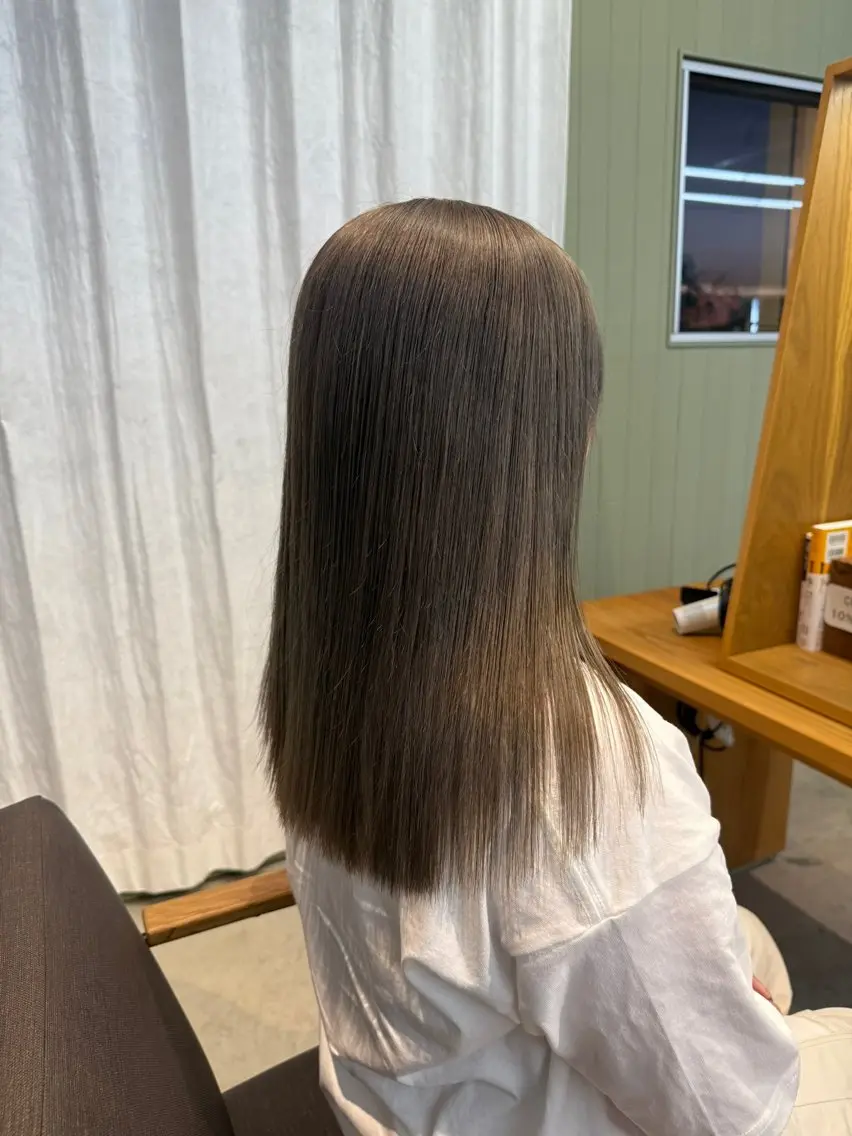 ロング カラー 島田 果央のヘアスタイル