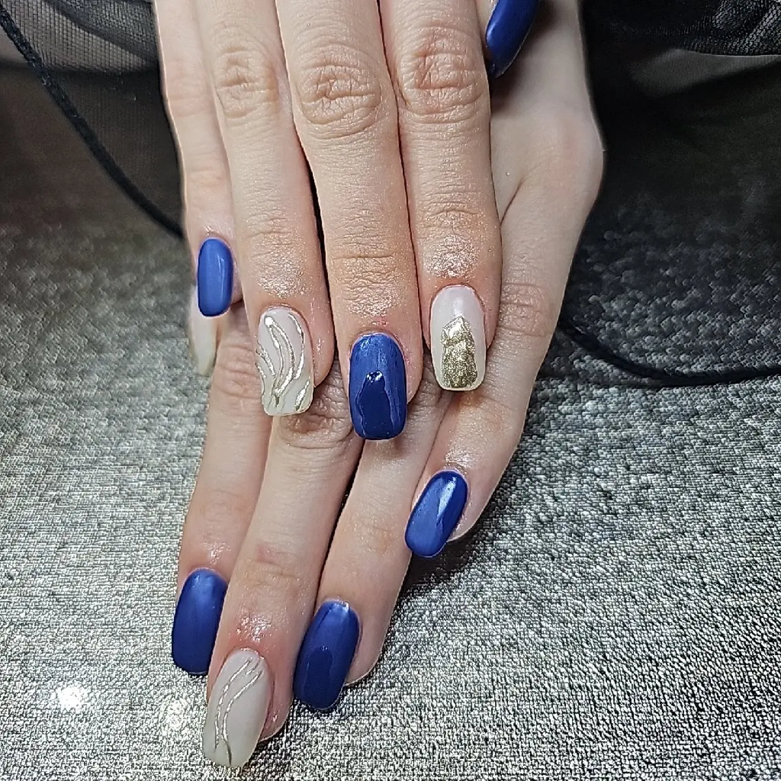 ネイル 成人式 ネイビー ホワイト salon de  Princessのネイルデザイン