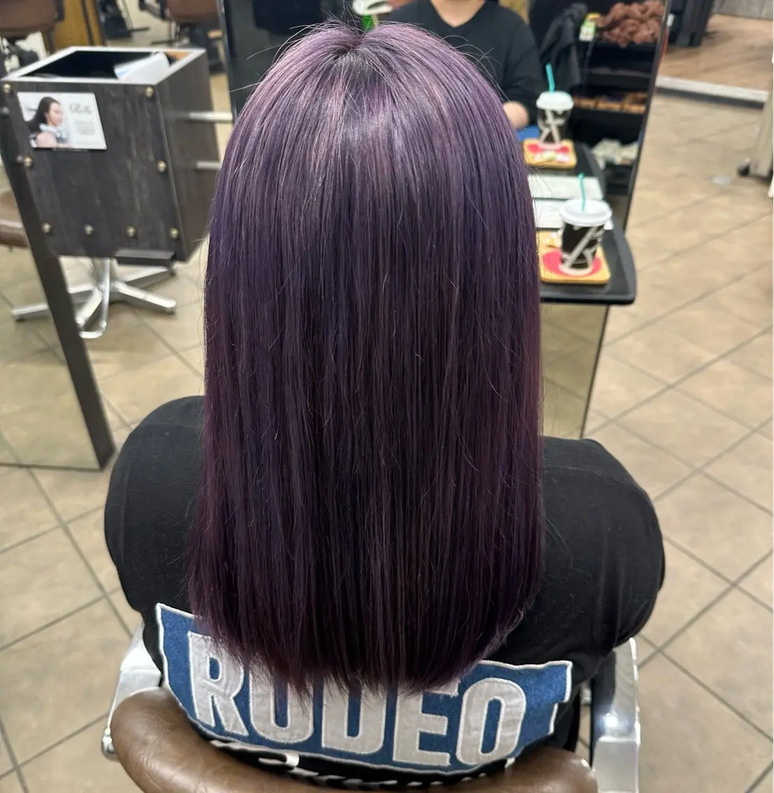 セミロング カラー ブリーチ ラベンダーカラー 岡山 紗里奈のヘアスタイル