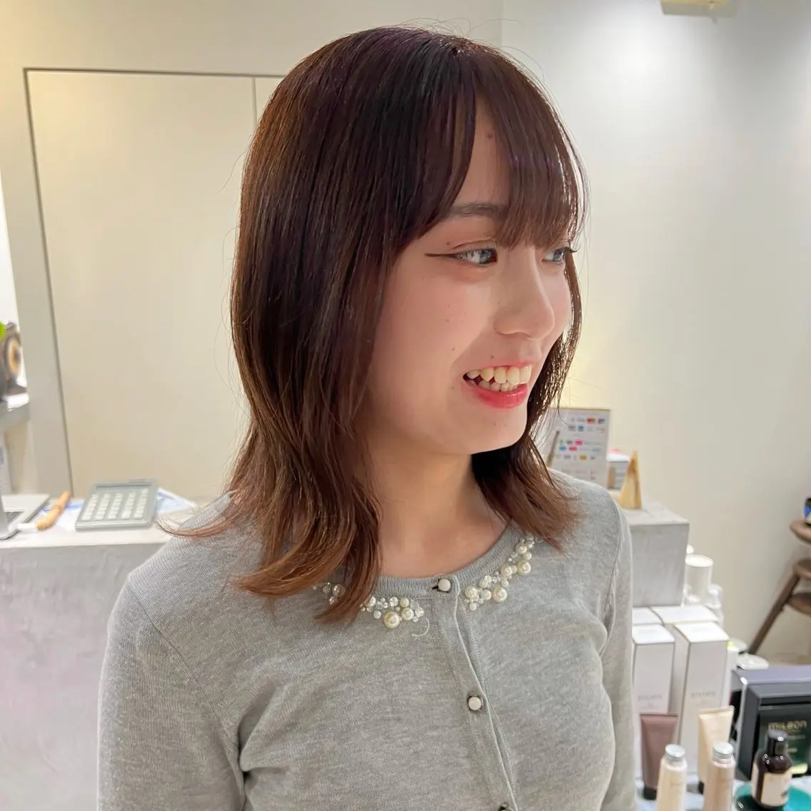 セミロング カラー ヘアカラー 周東 芽依のヘアスタイル