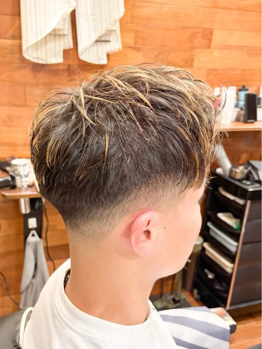 ショート カラー メンズ アップバング メンズメッシュ グラデーションカラー メッシュ カット ヘアカラー 三宮メンズカット ヨシイッキのヘアスタイル