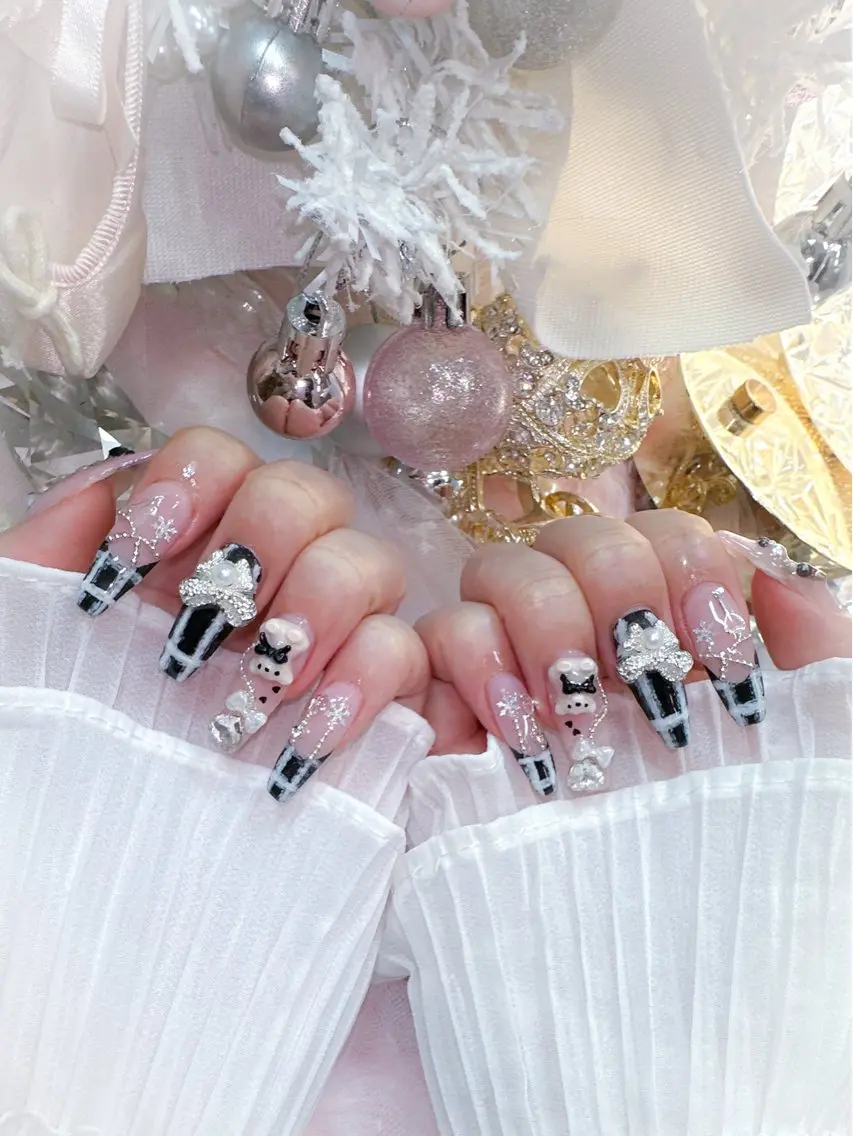 ネイル キラキラネイル ワンホンネイル 冬ネイル クリスマス ワンホン、かわいい系 🎀ななみのネイルデザイン