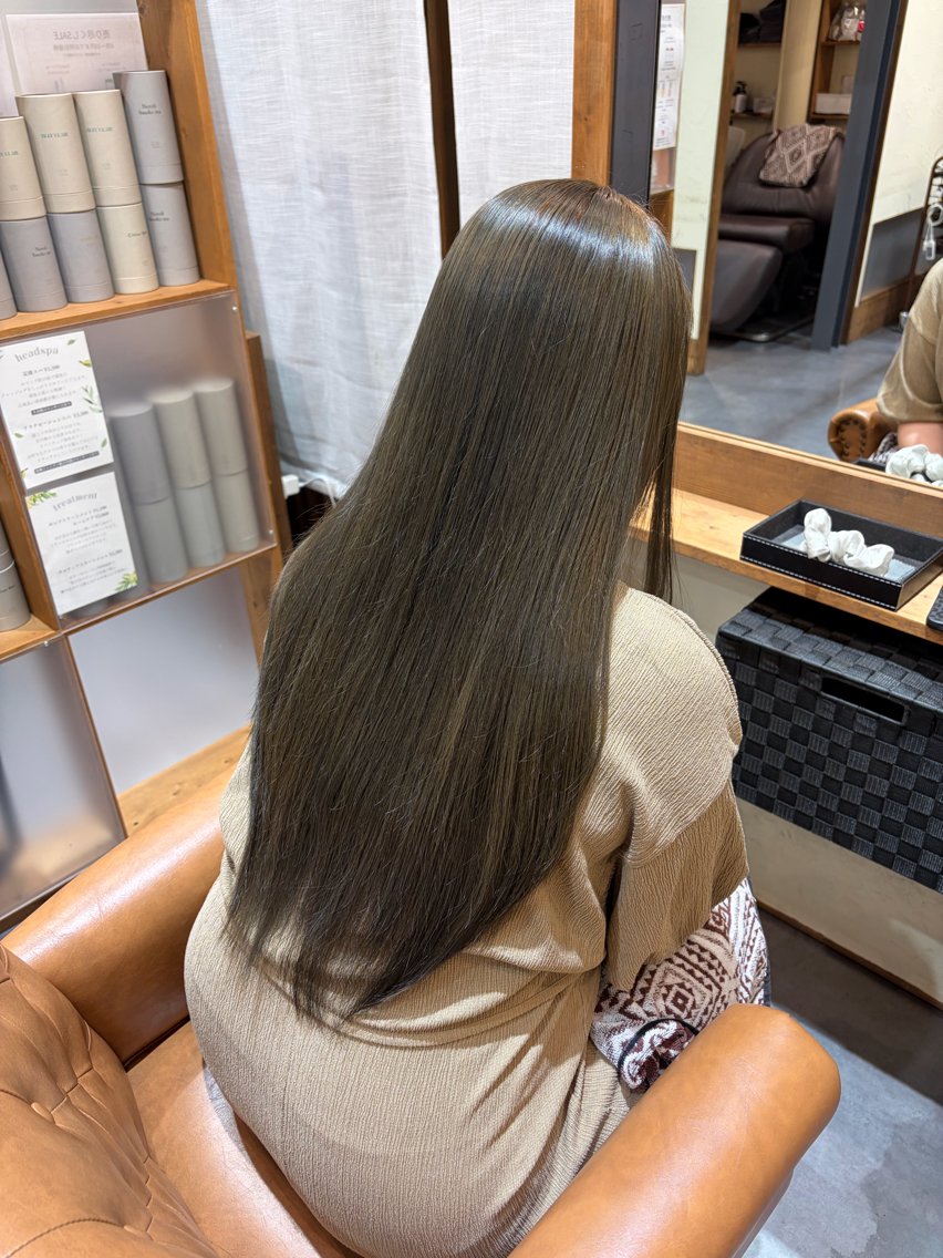 ロング カラー ベージュカラー 透明感カラー ミント ミントベージュ ヘアカラー 白谷 沙樹のヘアスタイル