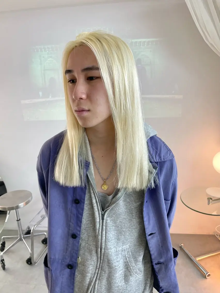 セミロング カラー ブリーチ ハイトーンカラー nishiura nanasaのヘアスタイル
