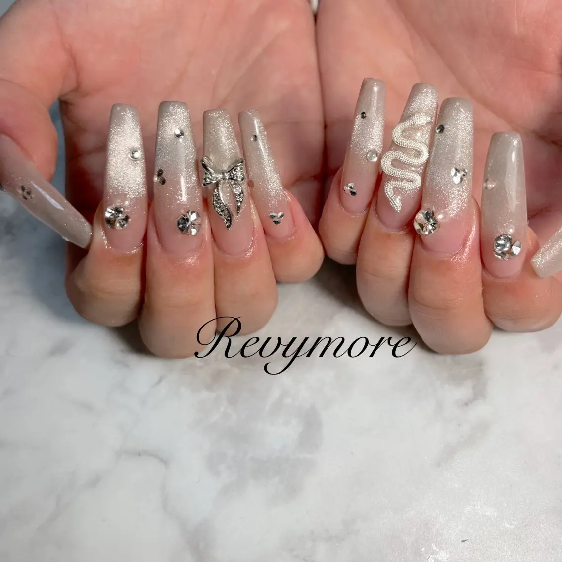 ネイル ジェルネイル 韓国ネイル ニュアンスネイル オフィスネイル シンプルネイル nail salon Revymoreのネイルデザイン