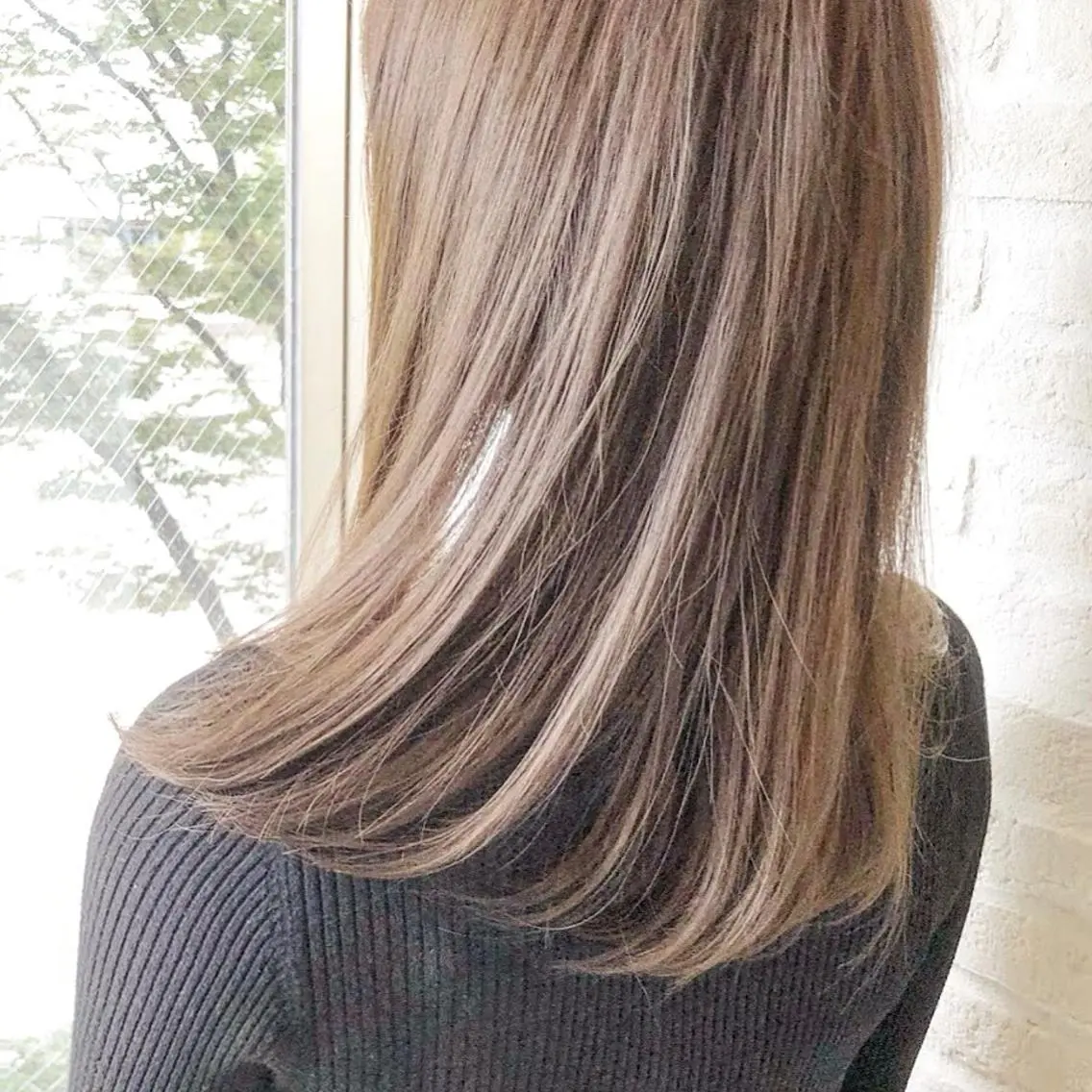 ロング 白髪ぼかし大人メンズ 根本零のヘアスタイル