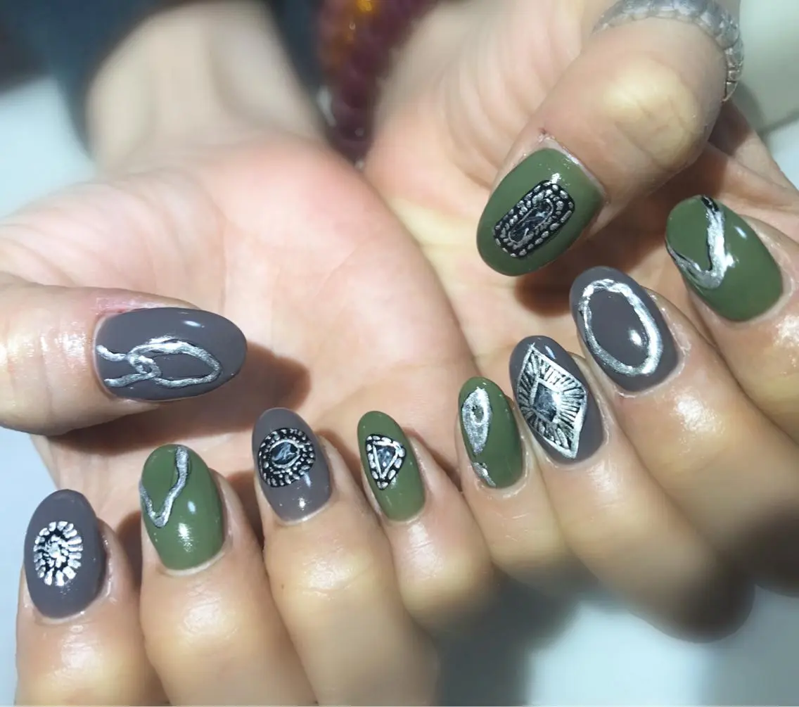 ネイル フットネイル シルバー シンプルネイル 春ネイル 夏ネイル nail fufla ♡yamane♡のネイルデザイン