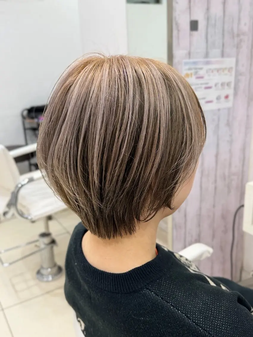 ショート カラー デザインカラー ハイライトカラー ハイライト ヘアカラー 🤎ベージュカラー/ 髪質改善/山岸🤎のヘアスタイル
