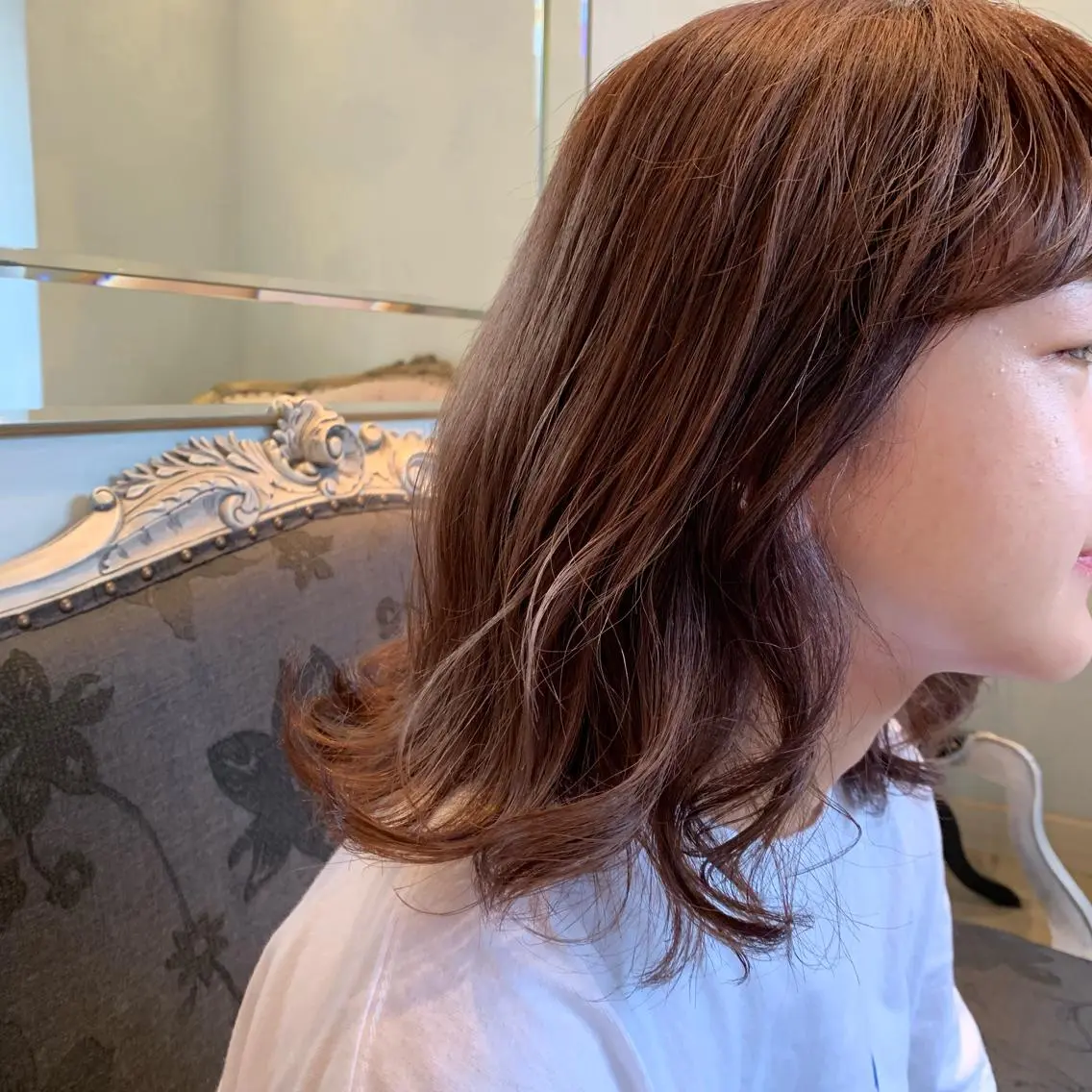 ミディアム カット ヘアカラー SAKINO ベージュカラーのヘアスタイル
