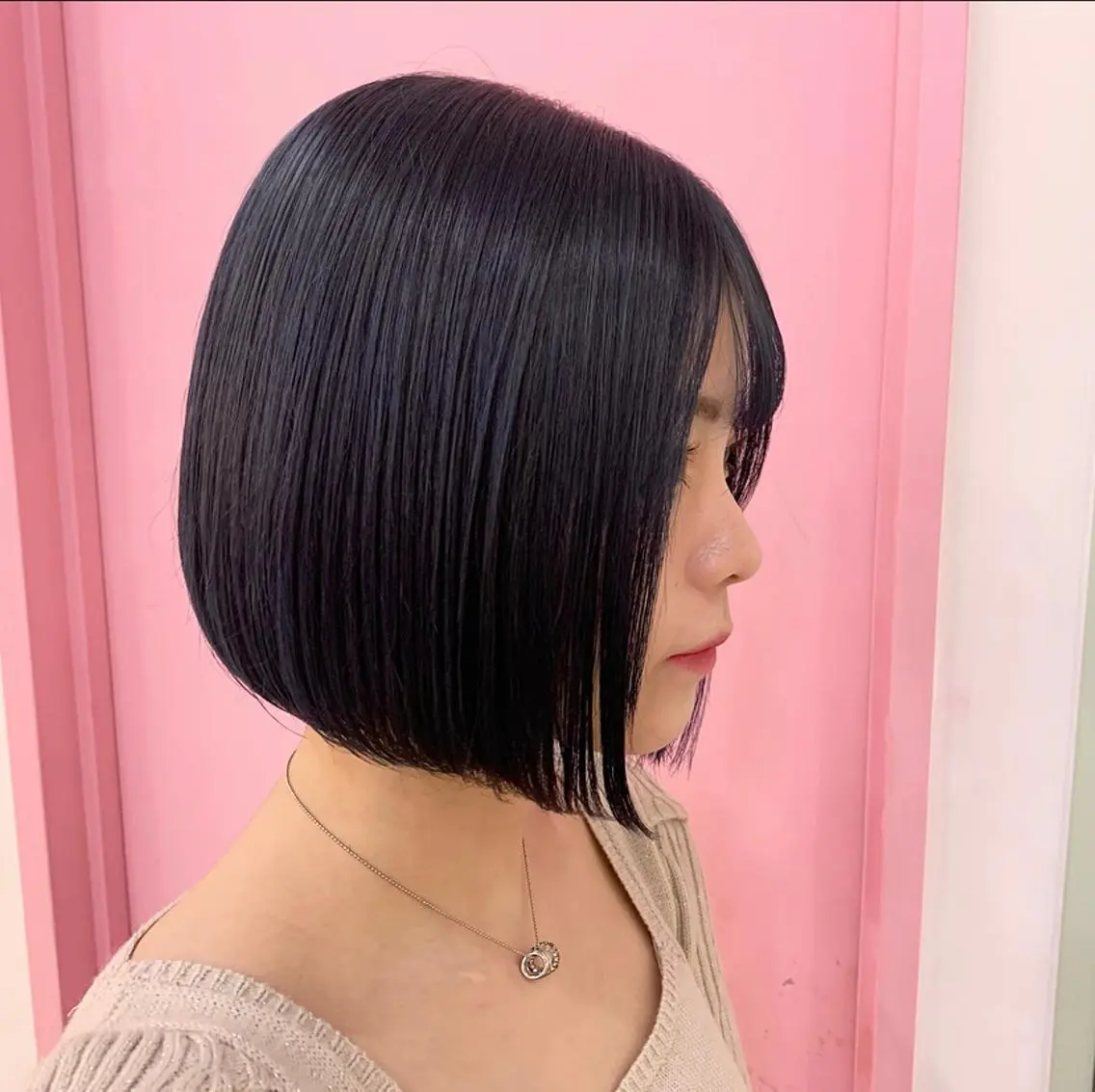 ショート カラー 黒髪 ブルーカラー ブルーブラック ボブ 🕊️ HONOKAのヘアスタイル