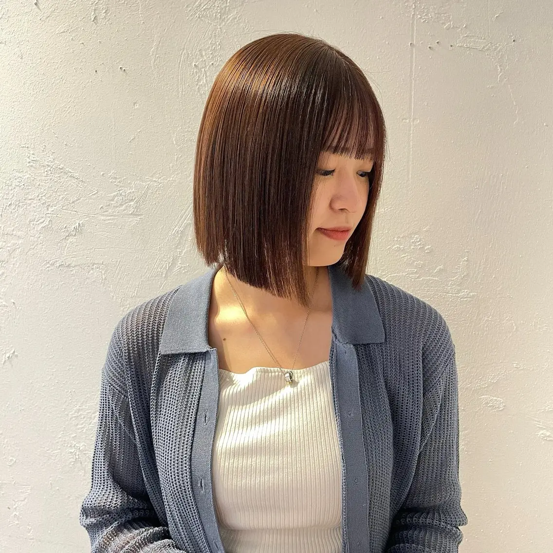 ショート ヘアアレンジ ボブ mina / 透明感ベージュカラーのヘアスタイル
