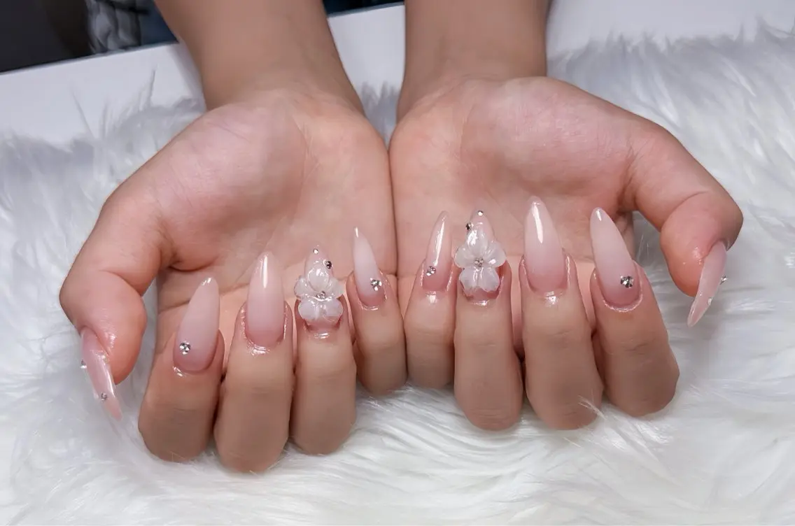 ネイル オーロラネイル チークネイル フットネイル フレンチネイル ジェルネイル ハンドネイル Havi Nailsのネイルデザイン