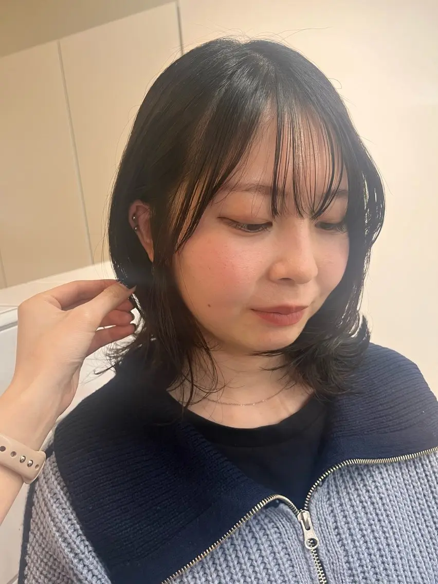 ミディアム くびれヘア 顔まわりレイヤー 顔周りカット レイヤーカット 縮毛/パーマ/カラー LUVISM佐藤里咲のヘアスタイル