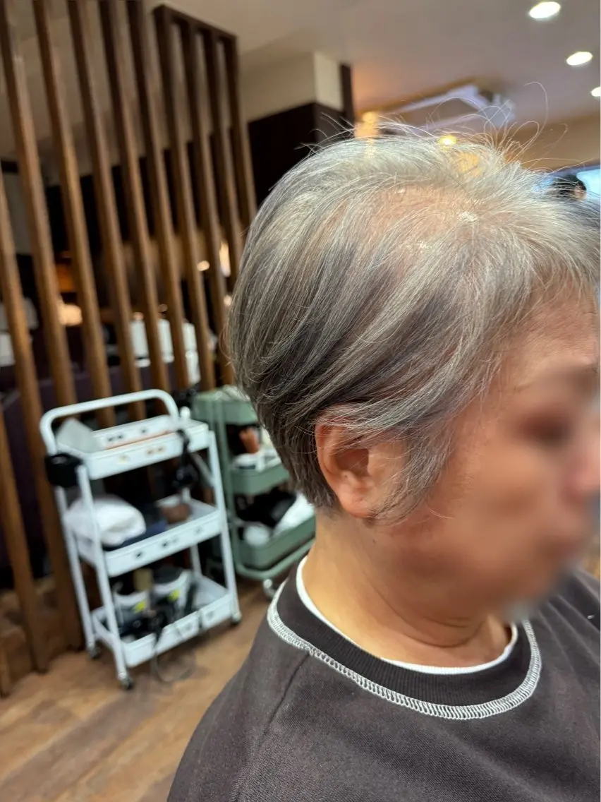ショート カット ヘアカラー トリートメント 丹 由佳のヘアスタイル