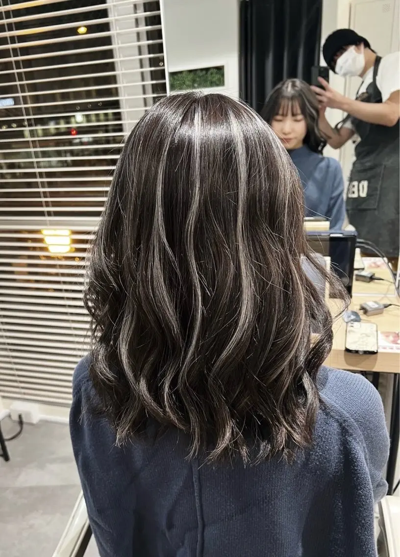 ミディアム カラー ダークグレー ダークグレージュ グレージュ ハイライトカラー ハイライト 指名数No.1 /NAOYAのヘアスタイル