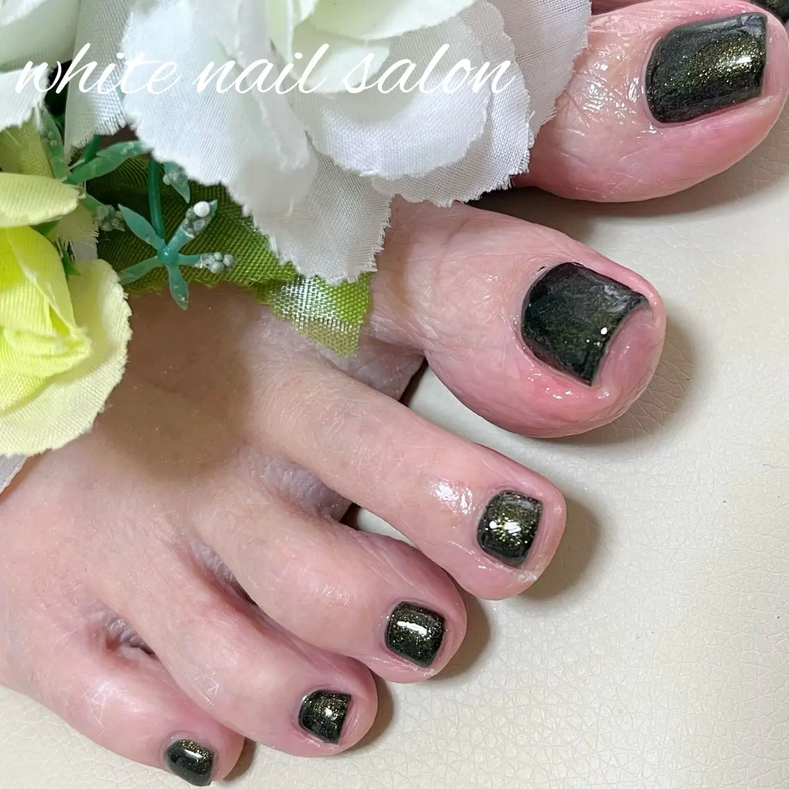 ネイル ラメ(グリッター) シンプルネイル フットネイル white nail salonのネイルデザイン