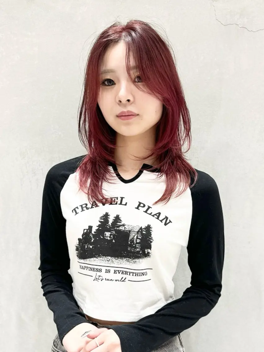 セミロング カラー ボルドーカラー レッドカラー レイヤーカット 佐野 怜也のヘアスタイル